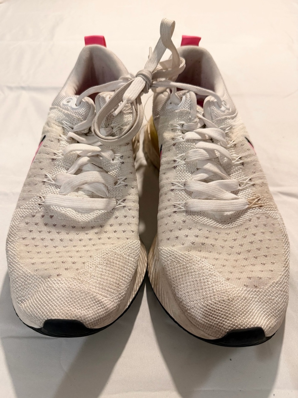 Nike White Knit Running Sneakers with Pink Pull Tabs